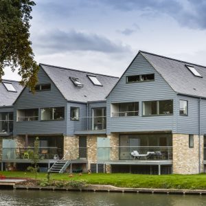 Haus, Häuser, Referenz, JamesHardie, Hardie, HardiePlank, Testimonial, Hausreferenz, Einfamilienhaus, Stülpschalung, horizontal, Haustyp, Zuhause, Fassade, Fassaden, Fassadenbekleidung, Faserzement, Bekleidung, Abendgrau, blau,